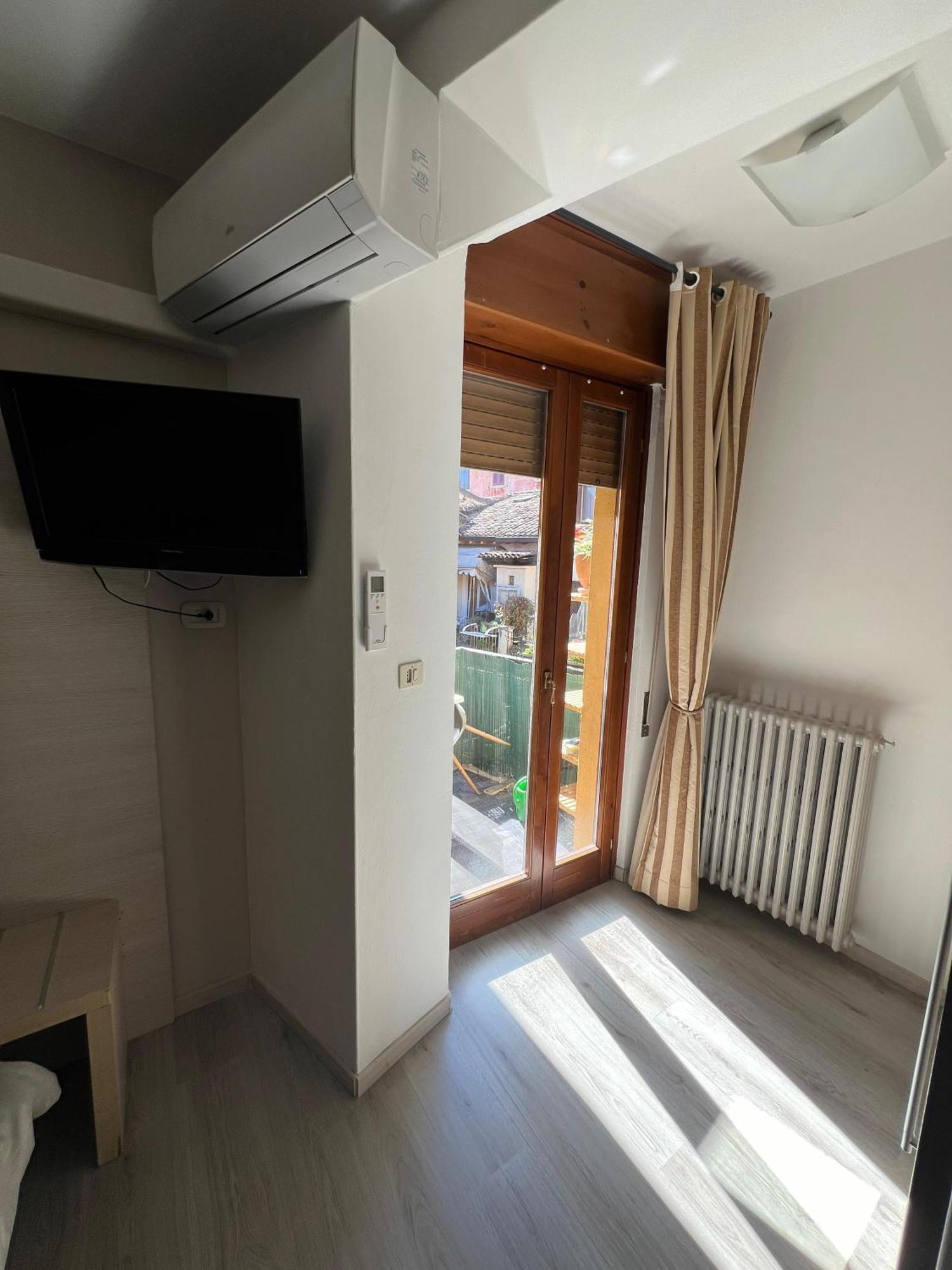 B&B Al Vittoriale Da Maja Гардоне Ривера Екстериор снимка