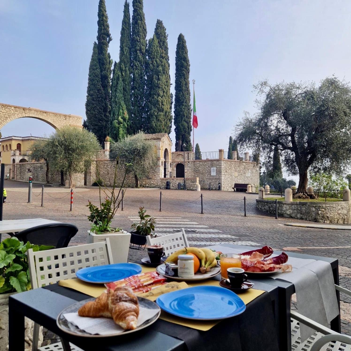 B&B Al Vittoriale Da Maja Гардоне Ривера Екстериор снимка