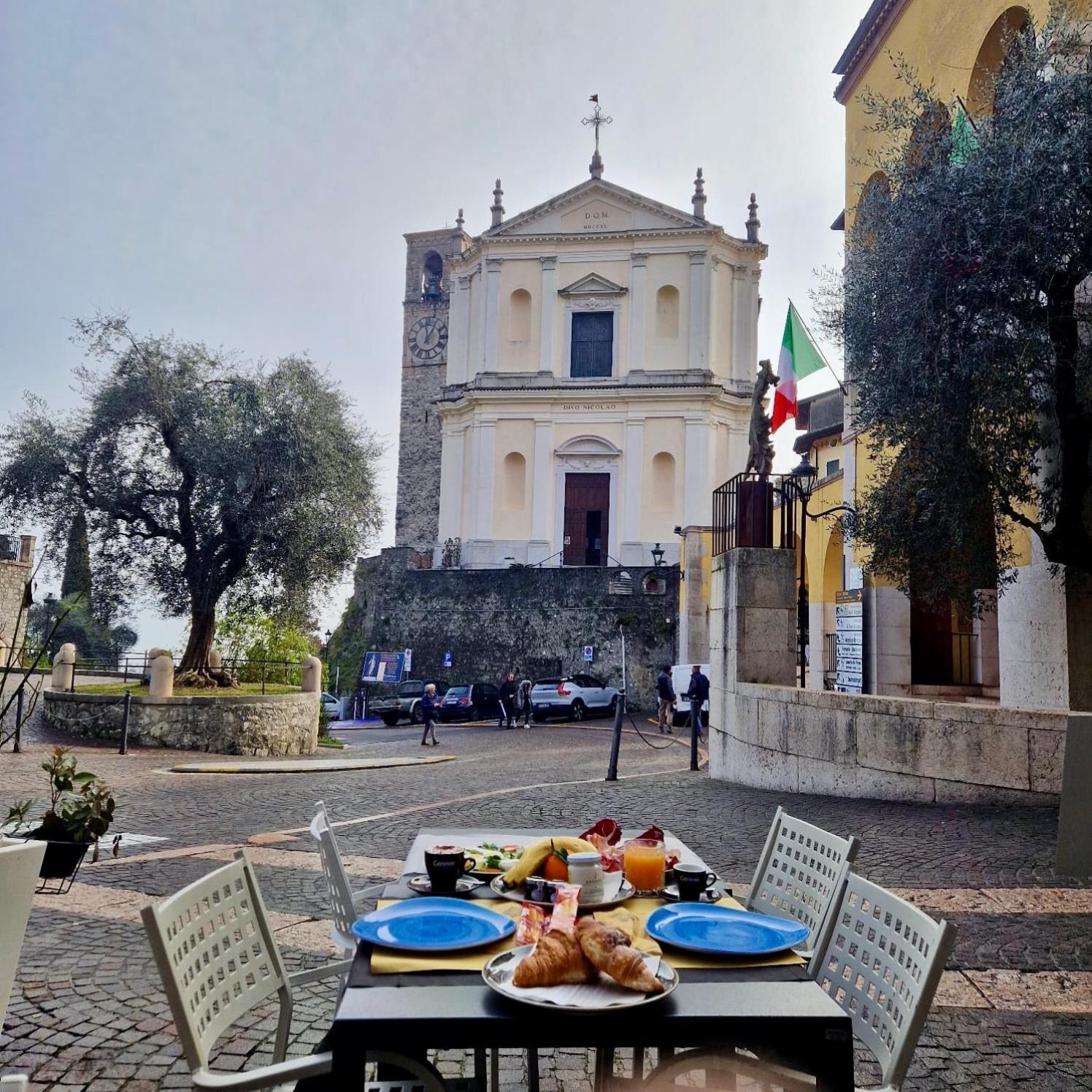 B&B Al Vittoriale Da Maja Гардоне Ривера Екстериор снимка