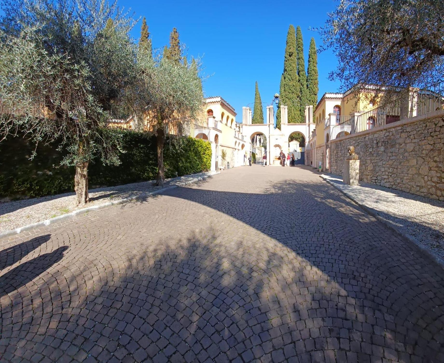 B&B Al Vittoriale Da Maja Гардоне Ривера Екстериор снимка